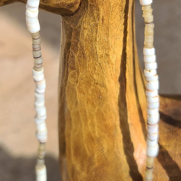 Unisex 1960's Puka Shell Necklace 16" - Picture 4 of 4